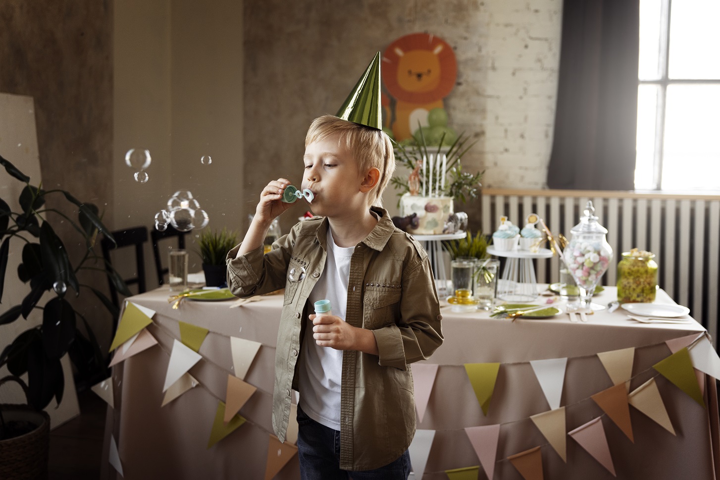 child-having-fun-jungle-party