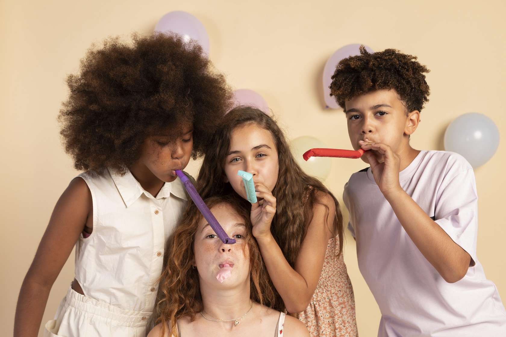 medium-shot-kids-with-party-whistles